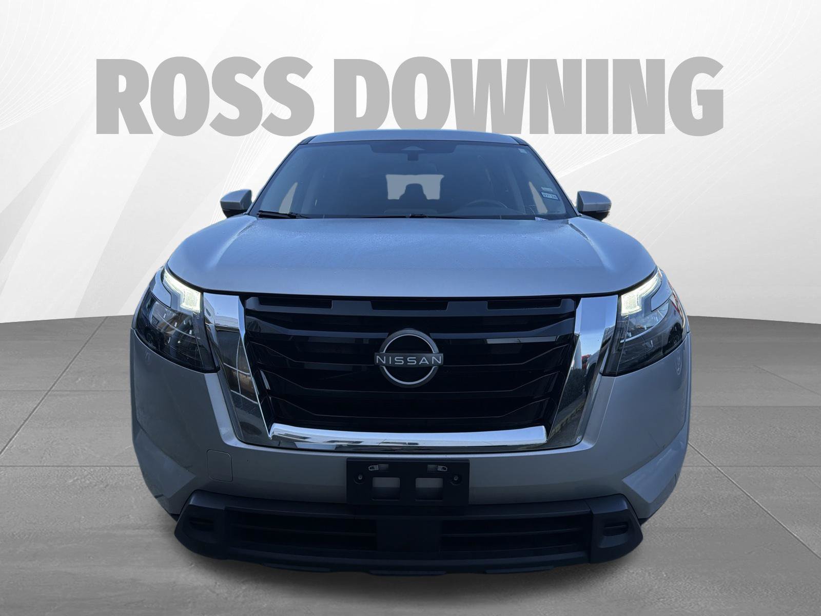 Used 2024 Nissan Pathfinder SV FWD image 2
