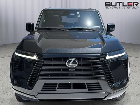Used 2025 Lexus GX 550 w/ Cold Area Package AWD/4WD image 9