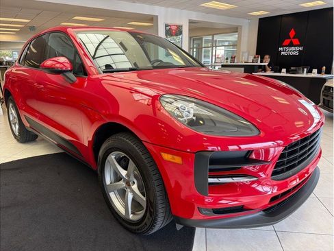 Used 2019 Porsche Macan AWD/4WD image 3