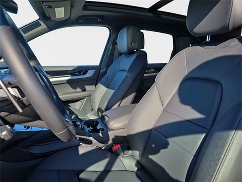 Used 2024 Porsche Cayenne Base image 18