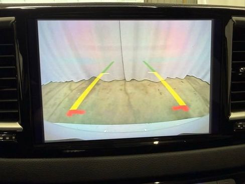 Used 2024 Chrysler Pacifica Touring-L image 20