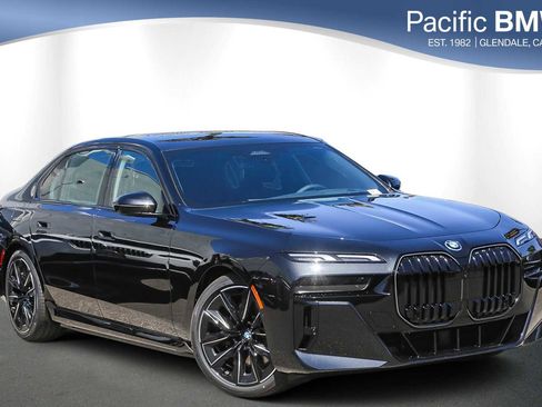 Used 2025 BMW i7 xDrive60 w/ Premium Package image 1