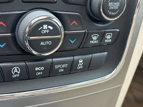 Used 2018 Jeep Grand Cherokee Overland AWD/4WD image 30