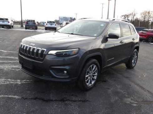 Used 2019 Jeep Cherokee Latitude Plus w/ Comfort/Convenience Group image 3