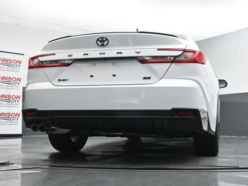New 2026 Toyota Camry Hybrid FWD image 34