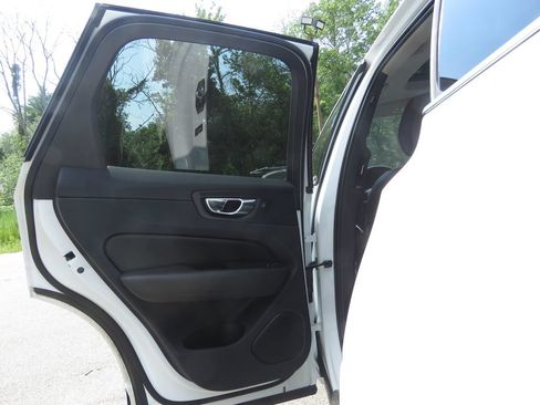 Used 2018 Volvo XC60 T5 Inscription w/ Convenience Package AWD/4WD image 19