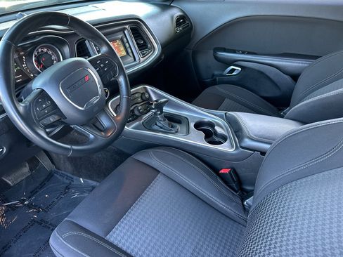 Used 2017 Dodge Challenger R/T RWD image 10