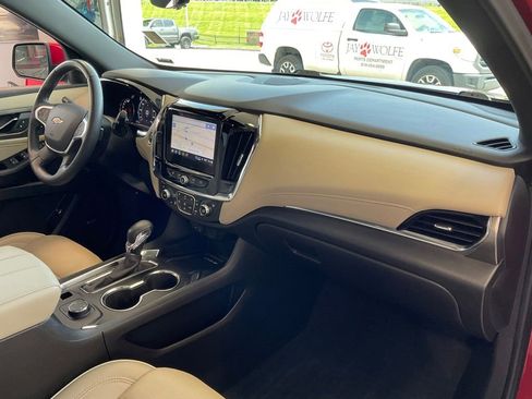 Used 2023 Chevrolet Traverse Premier AWD/4WD image 18