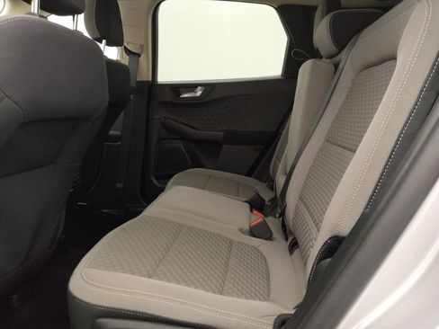 Used 2020 Ford Escape SE image 18