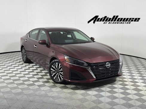 Used 2023 Nissan Altima 2.5 SV w/ SV Premium Package FWD image 1