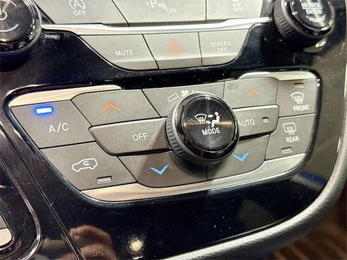 Used 2019 Chrysler Pacifica Touring-L Plus w/ S Appearance Package image 18