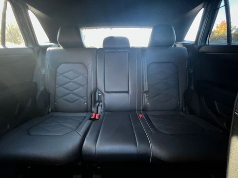 Used 2025 Volkswagen Atlas Cross Sport SE image 34