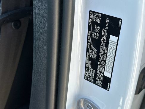 Used 2023 Volvo XC40 B4 Core w/ Convenience Package FWD image 28