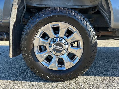 Used 2018 Ford F350 Lariat w/ Chrome Package image 17