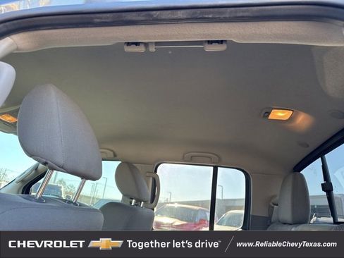 Used 2020 Nissan Frontier SV w/ Midnight Edition Floor Mats image 13