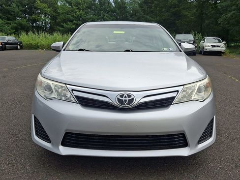 Used 2014 Toyota Camry LE image 2