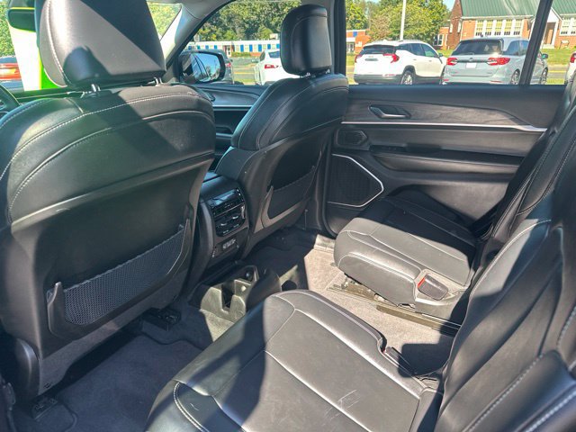 Used 2022 Jeep Grand Cherokee L Limited AWD/4WD image 17