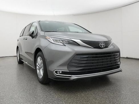 New 2026 Toyota Sienna Limited image 30