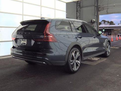 Used 2025 Volvo V60 B5 Cross Country Plus AWD/4WD image 2