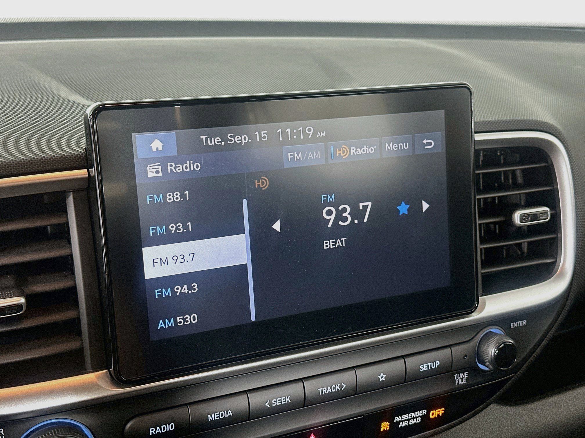 Used 2025 Hyundai Venue SEL FWD image 21