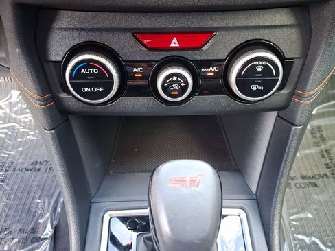Used 2019 Subaru Crosstrek 2.0i Limited w/ Moonroof Package w/Navigation AWD/4WD image 16