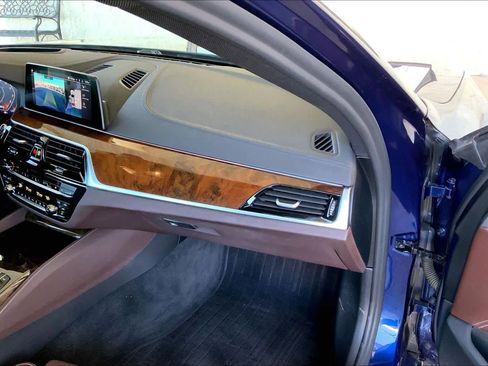 Used 2020 BMW M550i xDrive w/ Dynamic Handling Package image 19