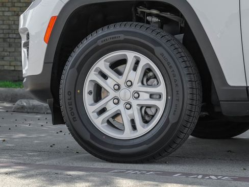 Used 2022 Jeep Grand Cherokee Laredo w/ Luxury Tech Group I image 67