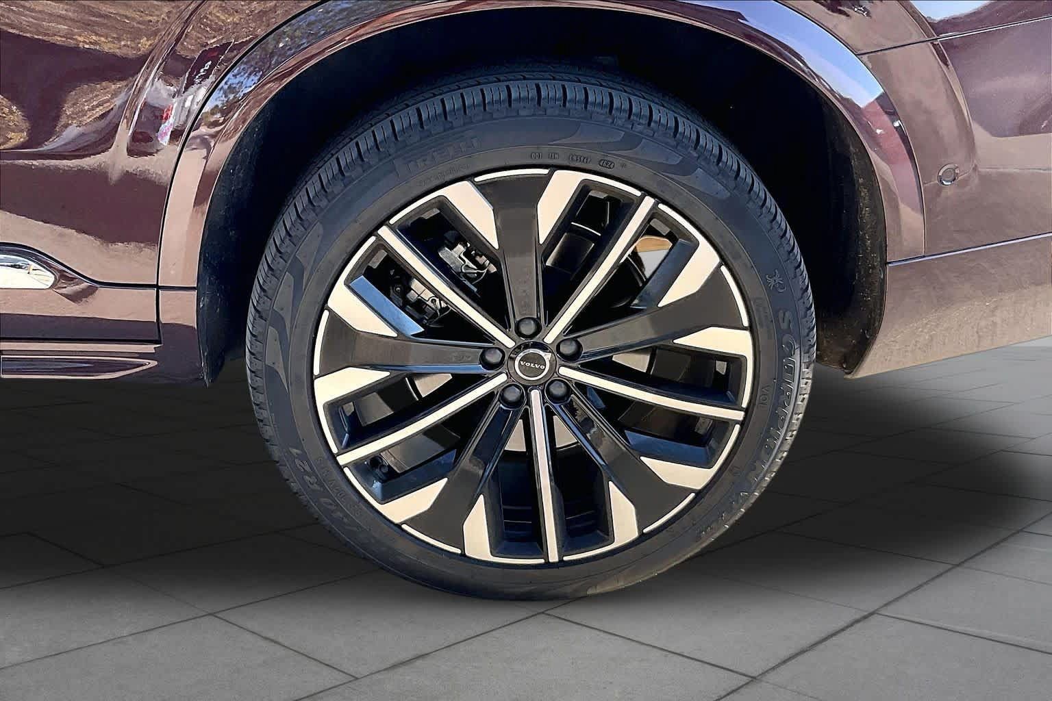 Used 2025 Volvo XC90 T8 Ultra w/ Protection Package Premier AWD/4WD image 11