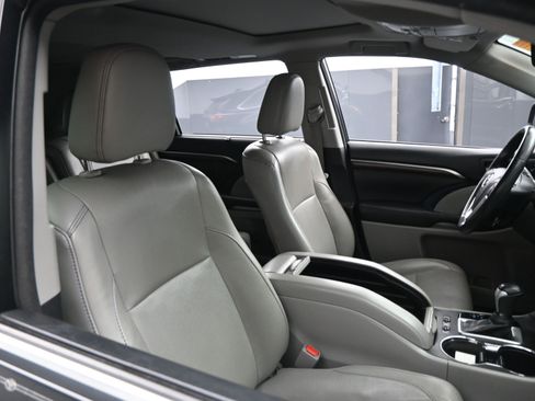 Used 2016 Toyota Highlander Limited image 23