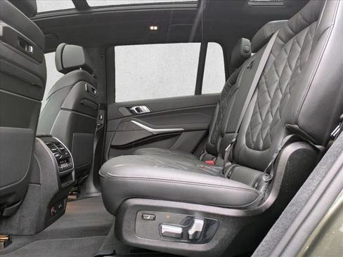 Used 2026 BMW X7 xDrive40i w/ M Sport Package AWD/4WD image 17