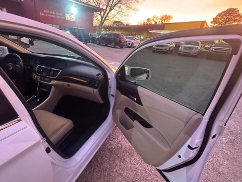 Used 2015 Honda Accord EX-L image 16