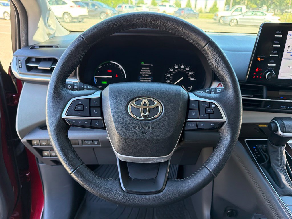 Used 2024 Toyota Sienna XLE w/ XLE Plus Package AWD/4WD image 15