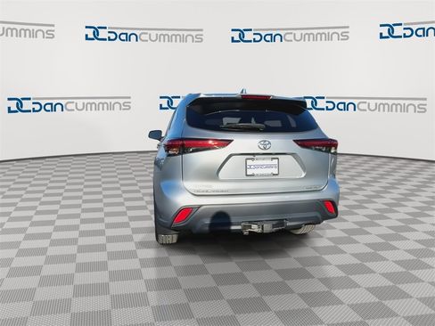 Used 2020 Toyota Highlander XLE image 7