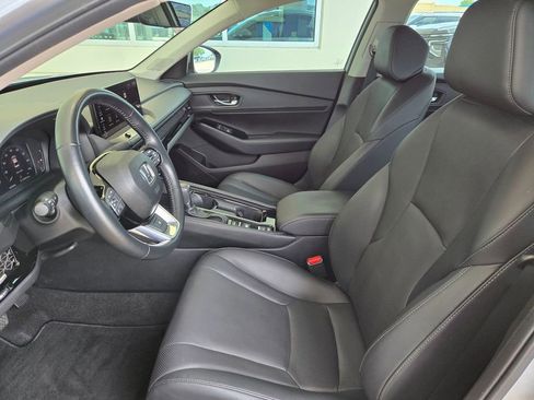 Used 2025 Honda Accord Touring image 9