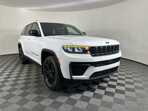 New 2026 Jeep Grand Cherokee Laredo image 10