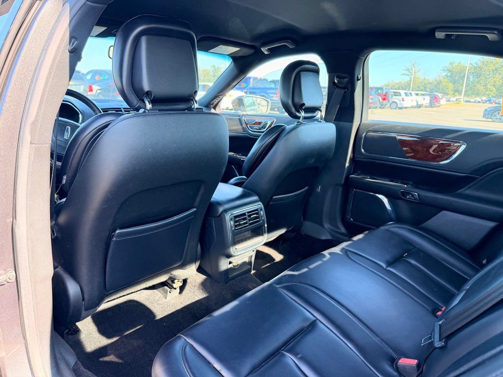 Used 2018 Lincoln Continental Premiere AWD/4WD image 18