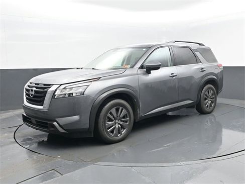 Used 2022 Nissan Pathfinder SV image 2
