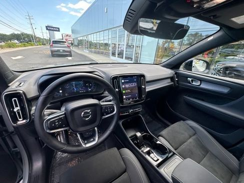 Used 2025 Volvo XC40 B5 Plus AWD/4WD image 21