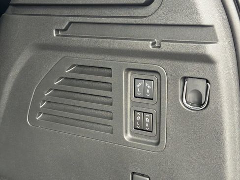 New 2026 GMC Acadia Denali Ultimate w/ LPO, Floor Liner Package AWD/4WD image 19