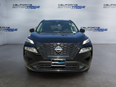 Used 2023 Nissan Rogue SV w/ SV Premium B Package FWD image 2