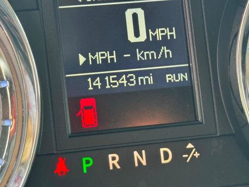 Used 2015 Chrysler Town & Country Touring image 16