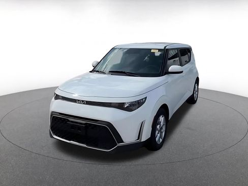 Used 2025 Kia Soul LX w/ LX Technology Package FWD image 6