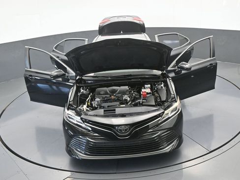 Used 2019 Toyota Camry LE image 70