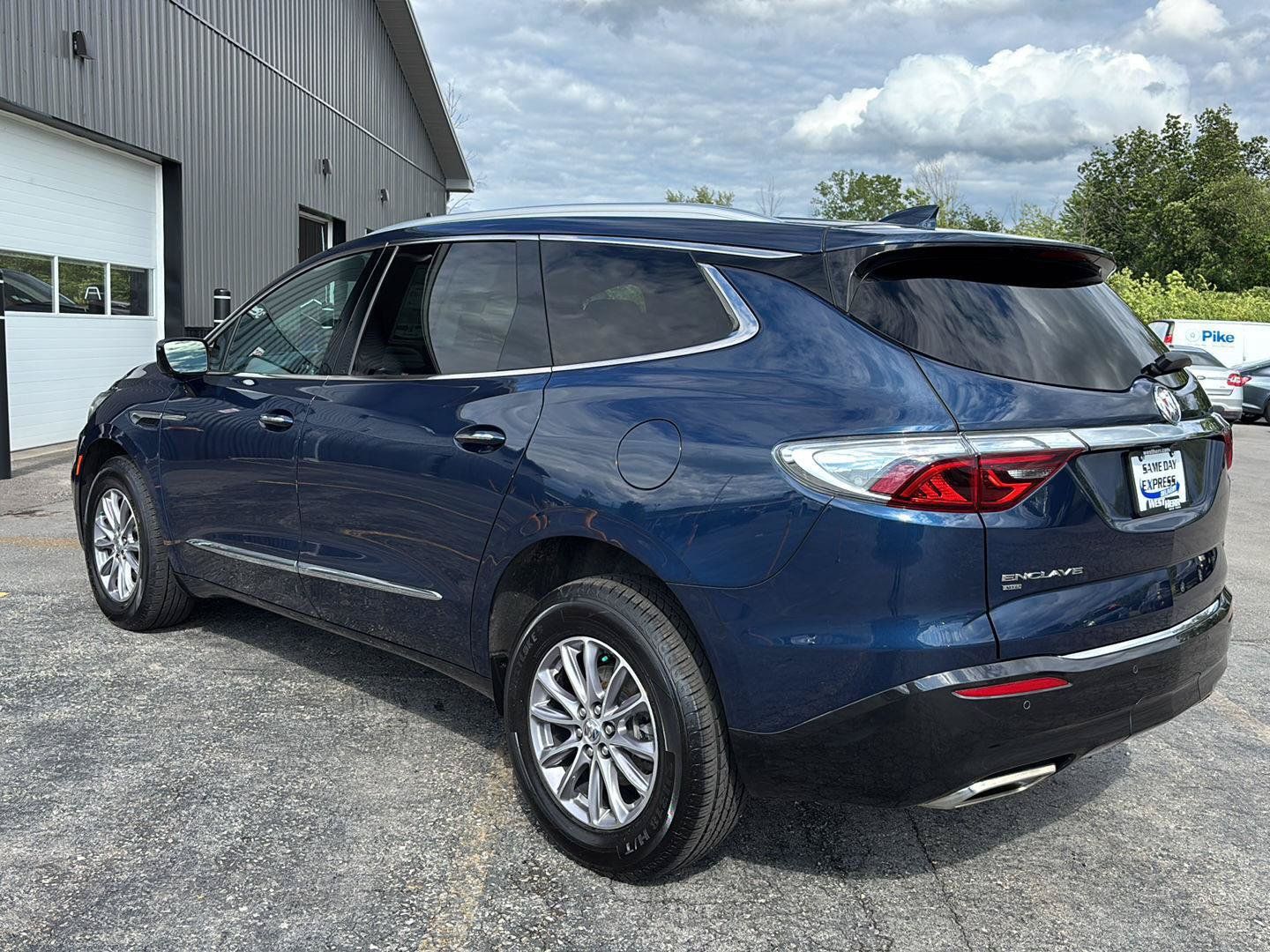 Used 2024 Buick Enclave Essence w/ LPO, Floor Liner Package AWD/4WD image 8
