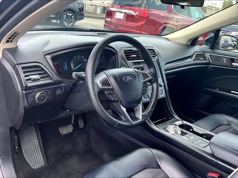 Used 2018 Ford Fusion SE w/ Equipment Group 201A FWD image 14