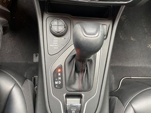 Used 2022 Jeep Cherokee Trailhawk image 15