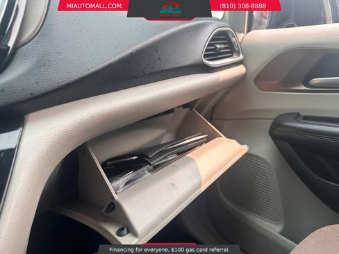 Used 2018 Chrysler Pacifica Touring Plus FWD image 17