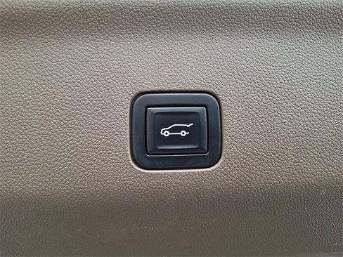 Used 2023 GMC Yukon Denali image 31