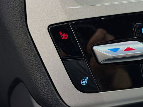 Used 2022 Ford Explorer XLT w/ Equipment Group 202A image 22