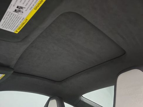 Certified 2025 Porsche 911 Carrera RWD image 26